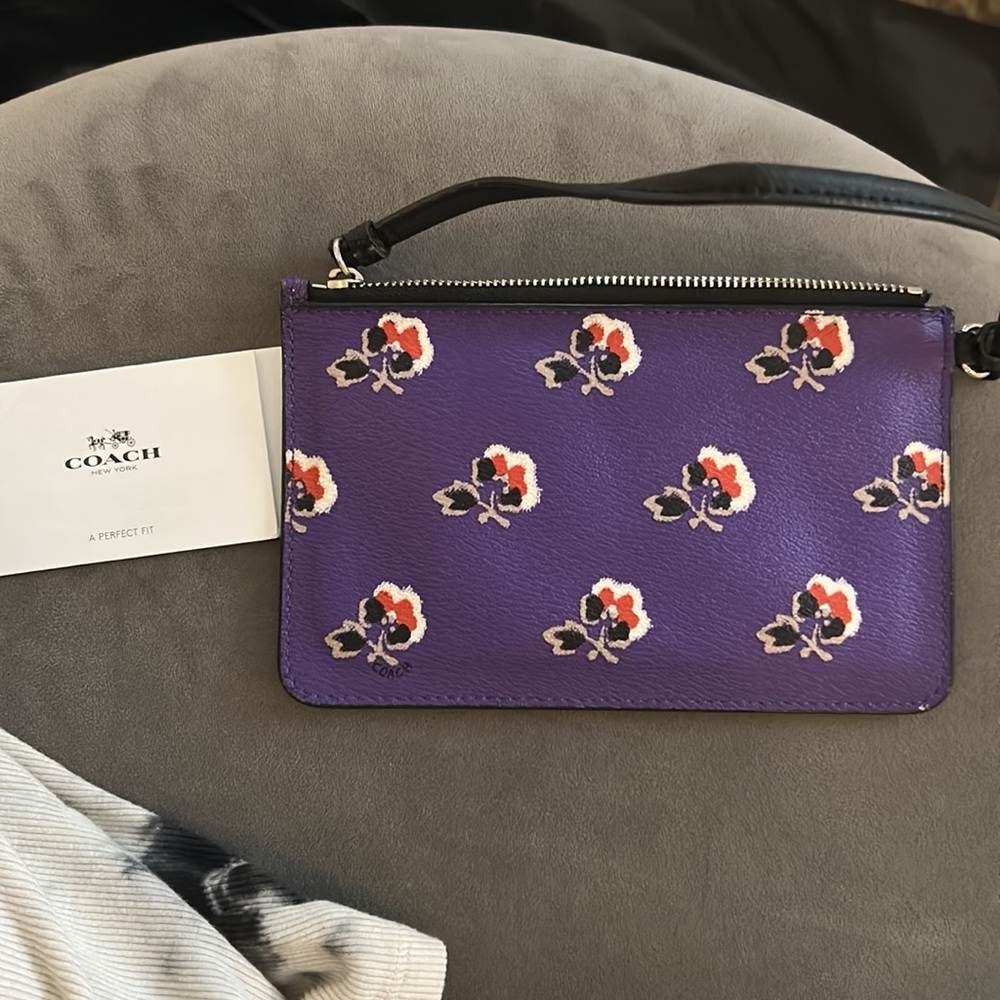 Coach wristlet - Picture 2 of 3